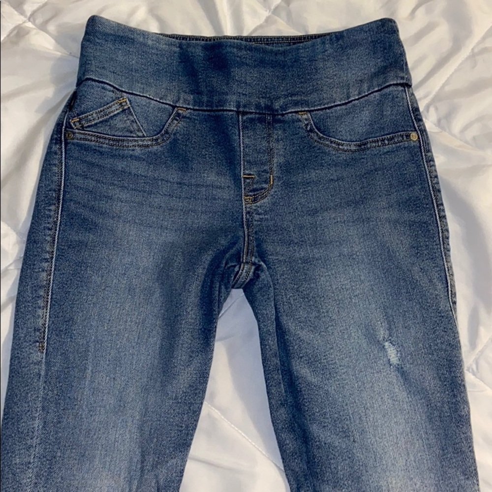 Skinny jeans with zipper details
